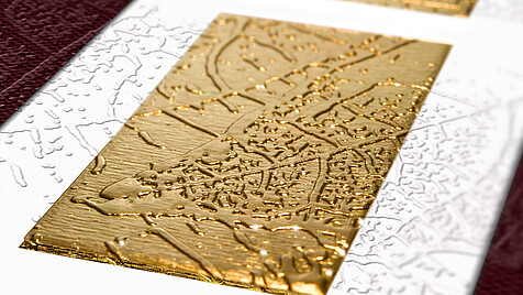 Gold foil embossing of sheets with a 3D look
