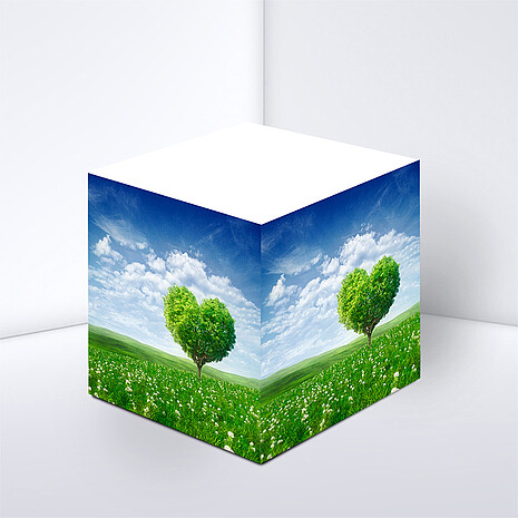 Note cube made from white paper with side print “Natur”